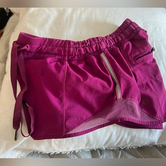Lululemon hottie hots size 6 inseam 4’ in raspberry - Picture 5 of 6
